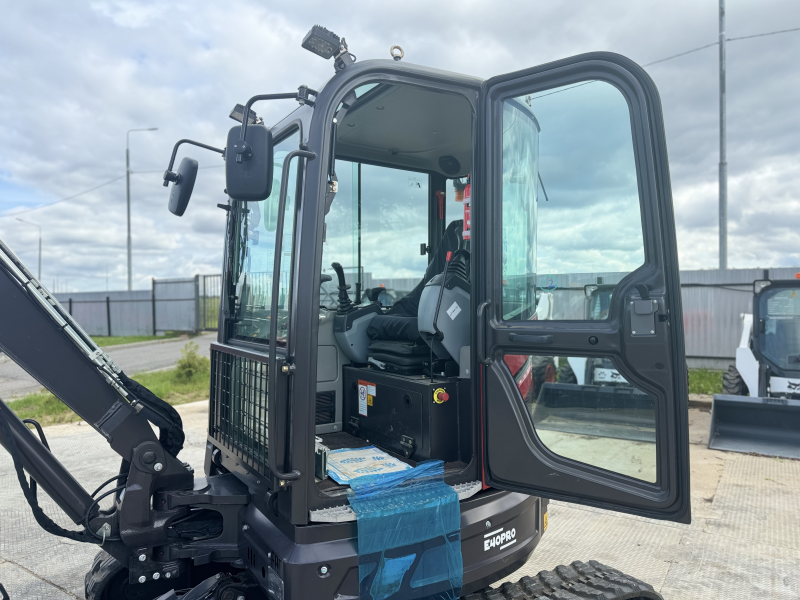 Мини-экскаватор QUADTRAC E40 PRO (4т, кабина, A/C, квикаплер, бур, 3 ковша) HV Market