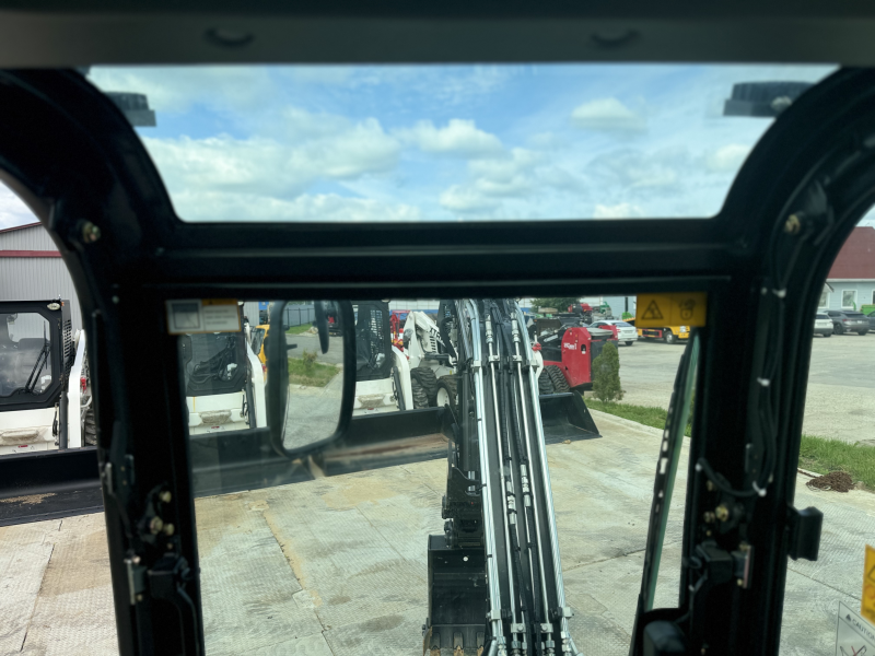 Мини-экскаватор QUADTRAC E40 PRO (4т, кабина, A/C, квикаплер, бур, 3 ковша) HV Market