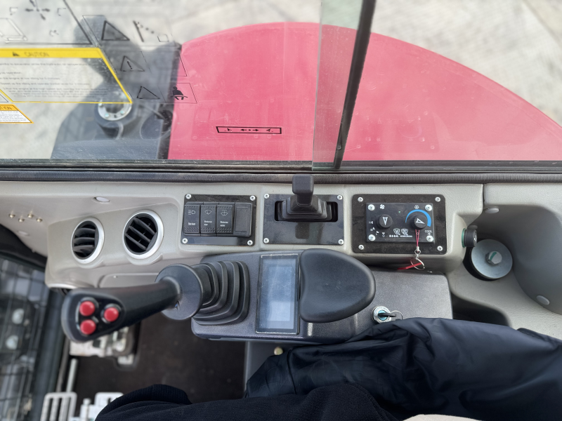 Мини-экскаватор QUADTRAC E40 PRO (4т, кабина, A/C, квикаплер, бур, 3 ковша. Гидравлический прижим) HV Market