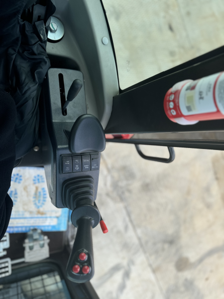 Мини-экскаватор QUADTRAC E40 PRO (4т, кабина, A/C, квикаплер, бур, 3 ковша. Гидравлический прижим) HV Market