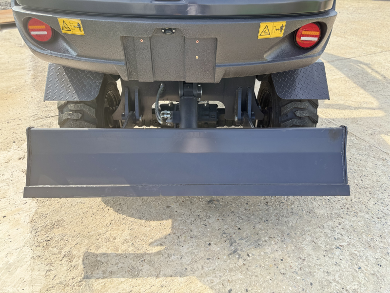 Мини-экскаватор QUADTRAC E60W (6 т, кабина, А/С, квикаплер, поворотная стрела, траншейный ковш) HV Market