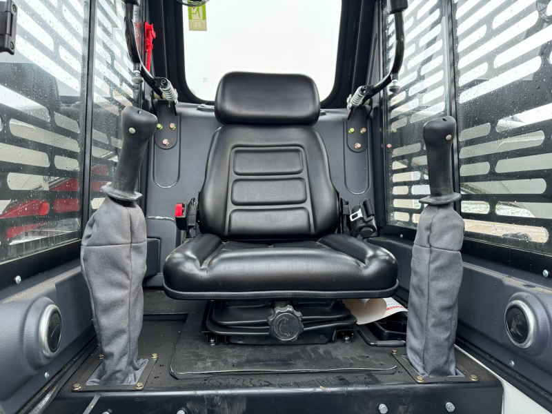 Мини-погрузчик XTRAC S8 (850 кг) HV Market