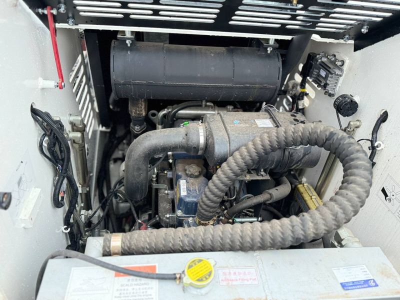 Мини-погрузчик XTRAC S12 (1250 кг 2 скорости HI HLOW) HV Market