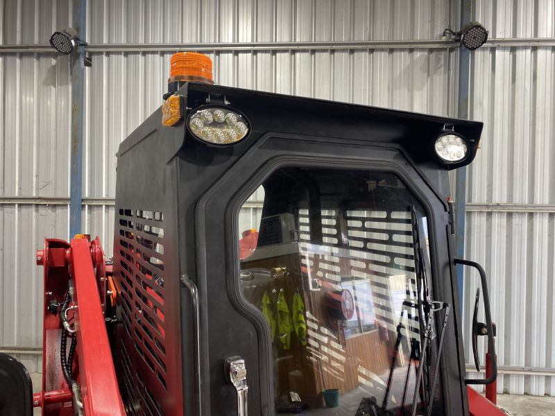 Мини-погрузчик QUADTRAC SSL85 (850 кг 2023 год) HV Market