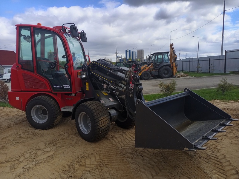 Мини-погрузчик QUADTRAC WL40T (800 кг, телескопическая стрела 3800 мм) HV Market