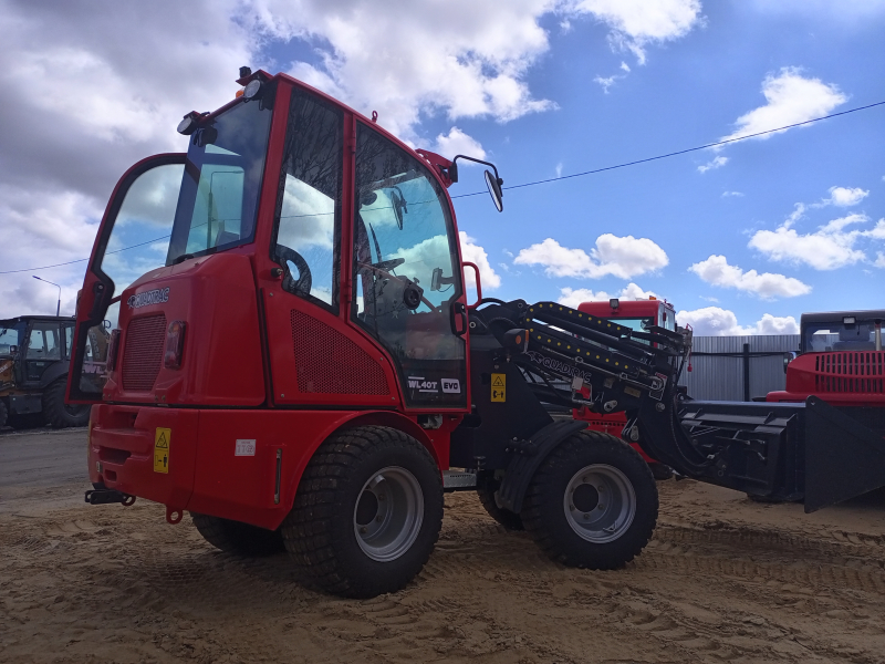 Мини-погрузчик QUADTRAC WL40T (800 кг, телескопическая стрела 3800 мм) HV Market