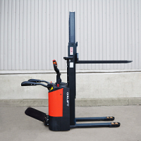 Самоходный штабелер OXLIFT BX1526E 2600 мм 1500 кг с платформой для оператора HV Market