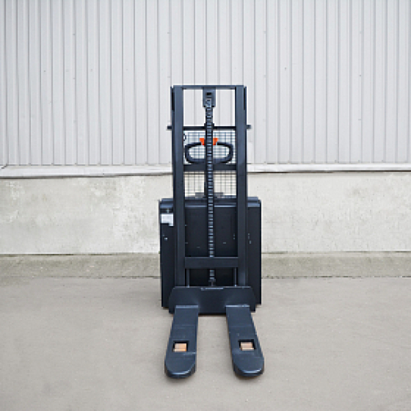 Самоходный штабелер OXLIFT BX1526E 2600 мм 1500 кг с платформой для оператора HV Market